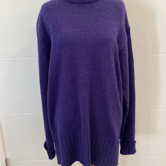 Vintage Carolyn Taylor Women's Turtleneck Sweater in Deep Purple - Picture 3 of 10